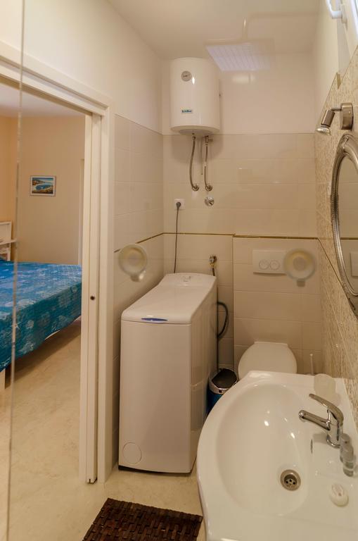 Beachfront House With Private Jacuzzi And Garden Zadar Bagian luar foto