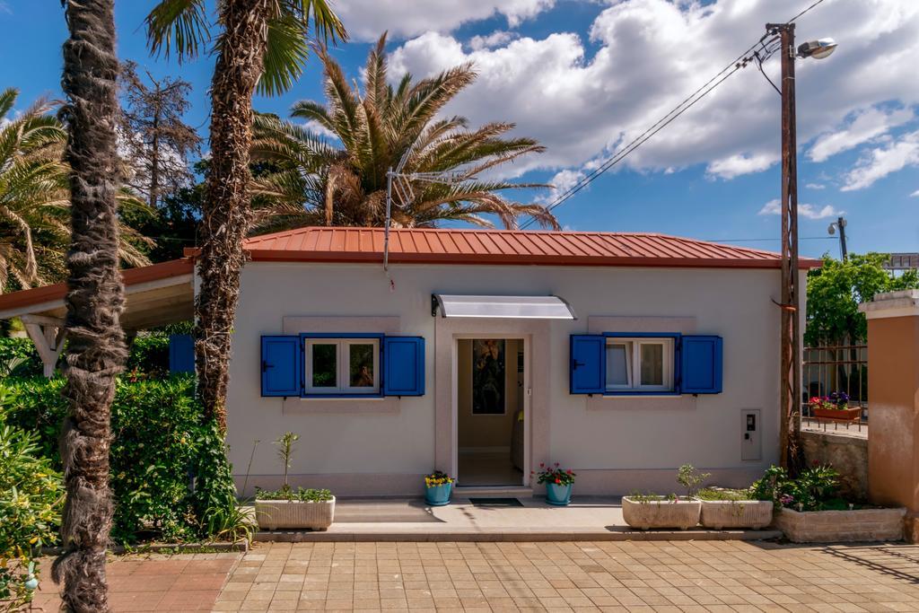 Beachfront House With Private Jacuzzi And Garden Zadar Bagian luar foto