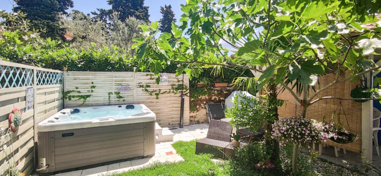 Beachfront House With Private Jacuzzi And Garden Zadar Bagian luar foto